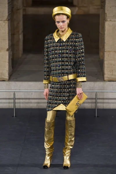Look 9
